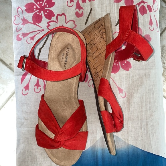 St. John’s Bay 8.5 red suede cork wedge Pasadena EUC cross toe sandal - Picture 4 of 8